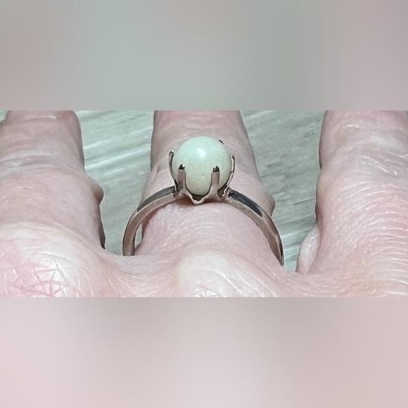 Vintage Designer VARGAS Sterling Silver Milky Agate Orb Ring, Size 6.75, 1.5g - Picture 10 of 12